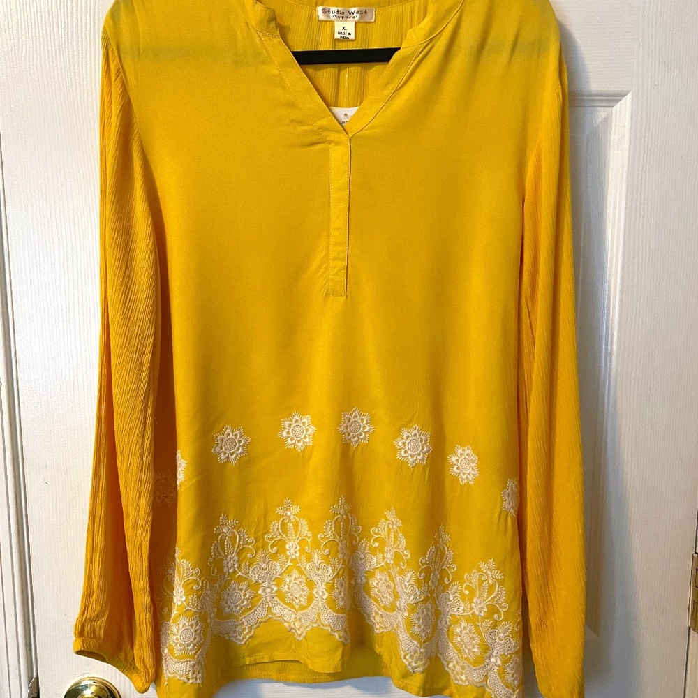 Studio West Apparel NEW Yellow Top, Size XL